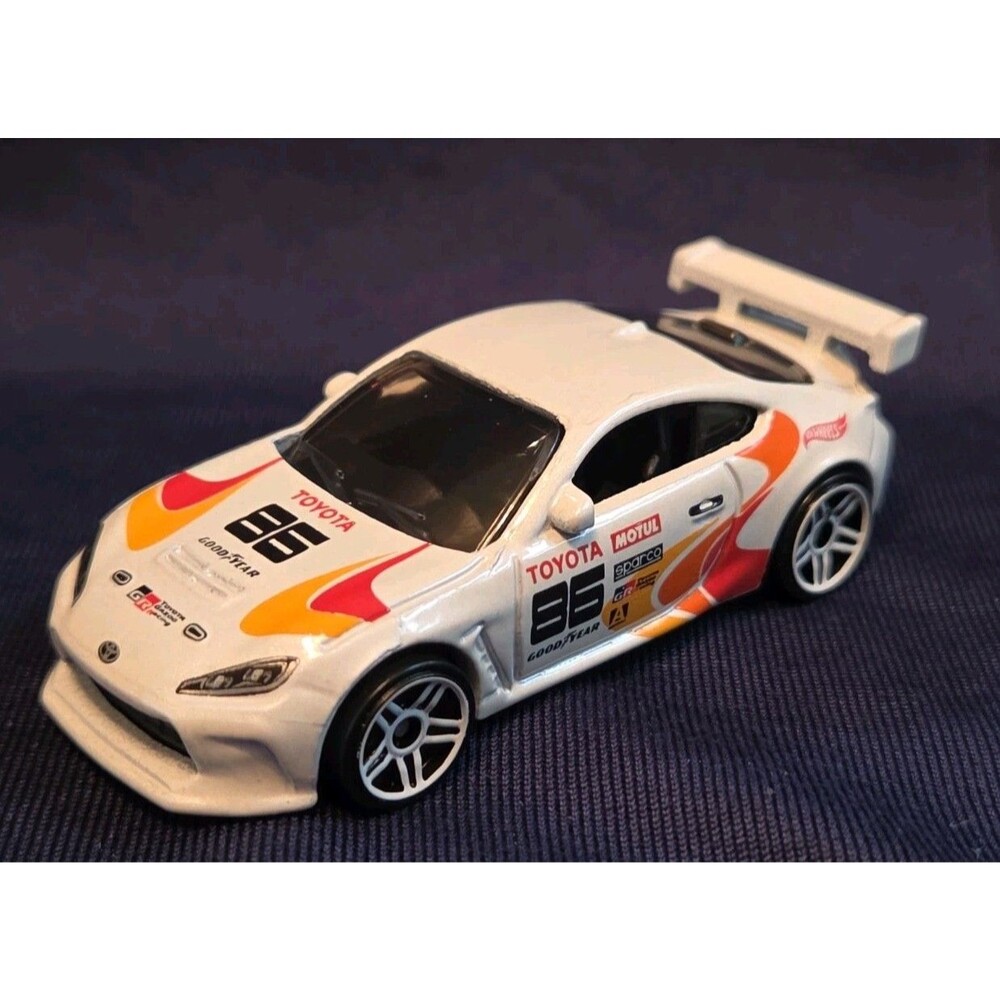 *MINT* 2025 Hot Wheels Toyota GR86 Cup White Exclusive Design & Color 1:64 Car